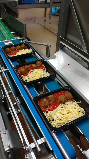 Production of meatballs with linguini in The Netherlands