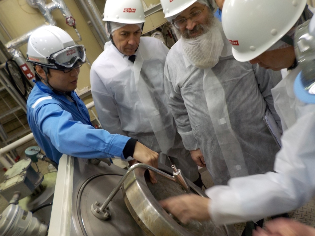 Inspectie van een centrifuge, in Japan